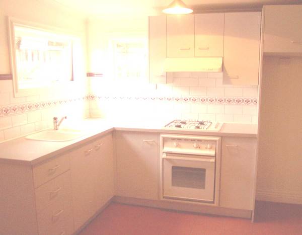 SET IN A PRIVATE CUL-DE-SAC. Picture 2