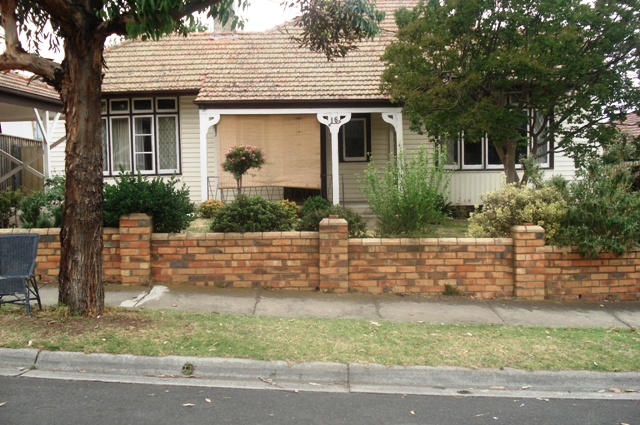 WELL POSITIONED WEATHERBOARD HOME Picture 2