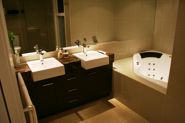 WATCH THE SHIPS COME IN ! Picture