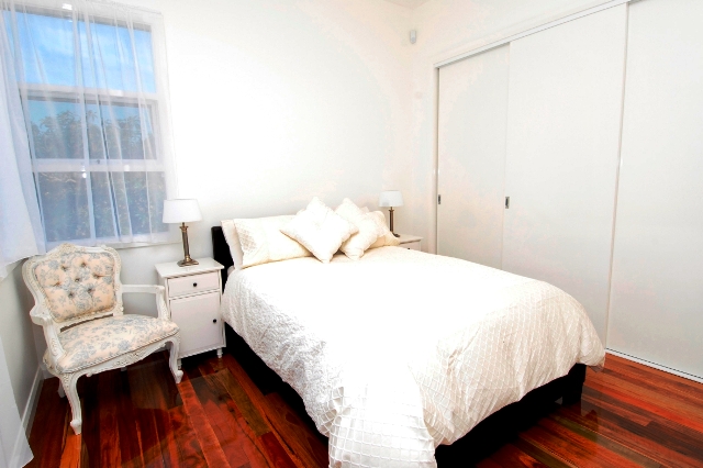 WATCH THE SHIPS COME IN ! Picture