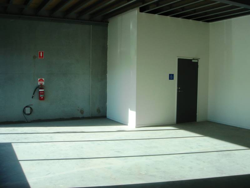 MIDWAY BETWEEN THE SEAPORT AND THE AIRPORT Picture 3