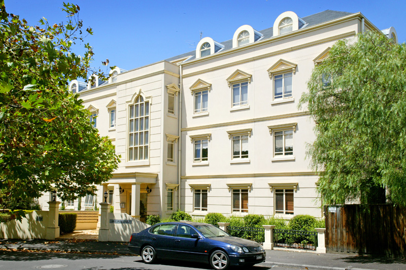 Funky living in the provincial Picture 1