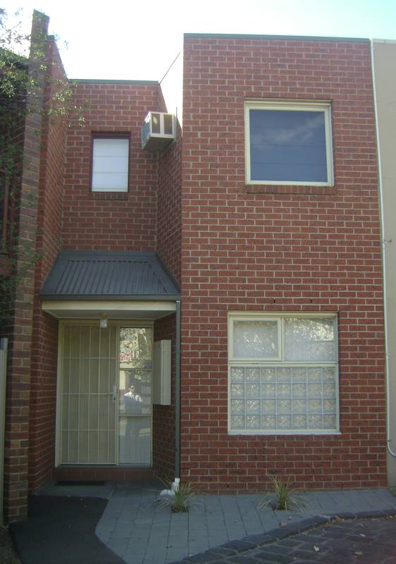 TRENDY INNER-CITY LIVING Picture 1