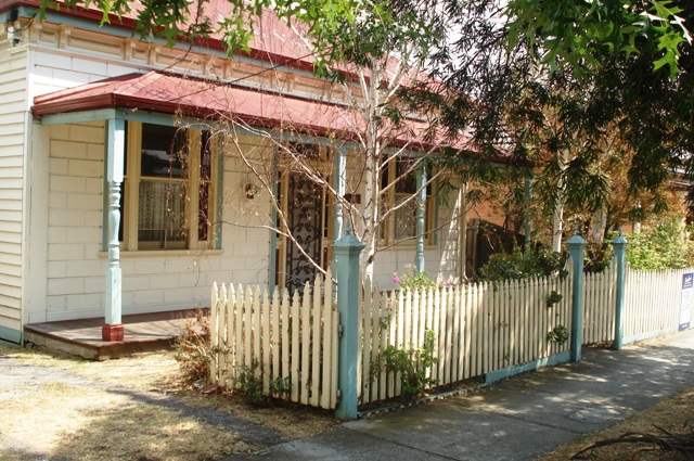 A TRUE VICTORIAN ! Picture 2