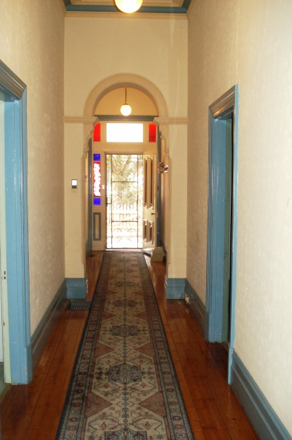 A TRUE VICTORIAN ! Picture 3