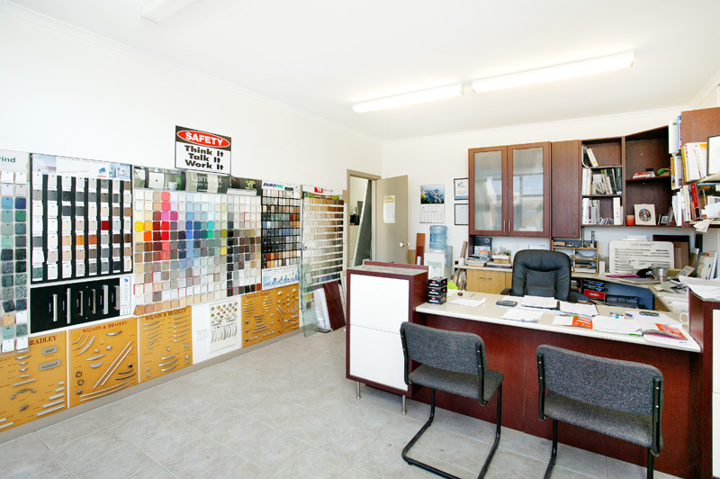 Versitlie Factory Warehouse Picture 3