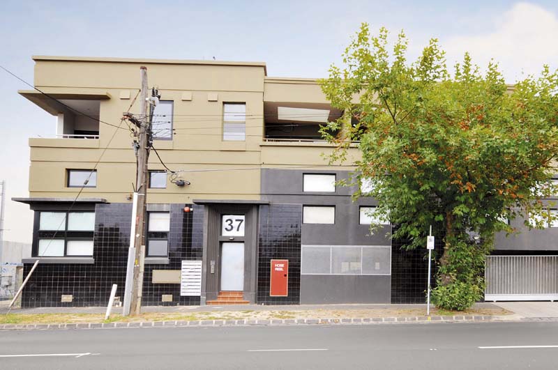 Enticing blend of comfort & space. Picture 1