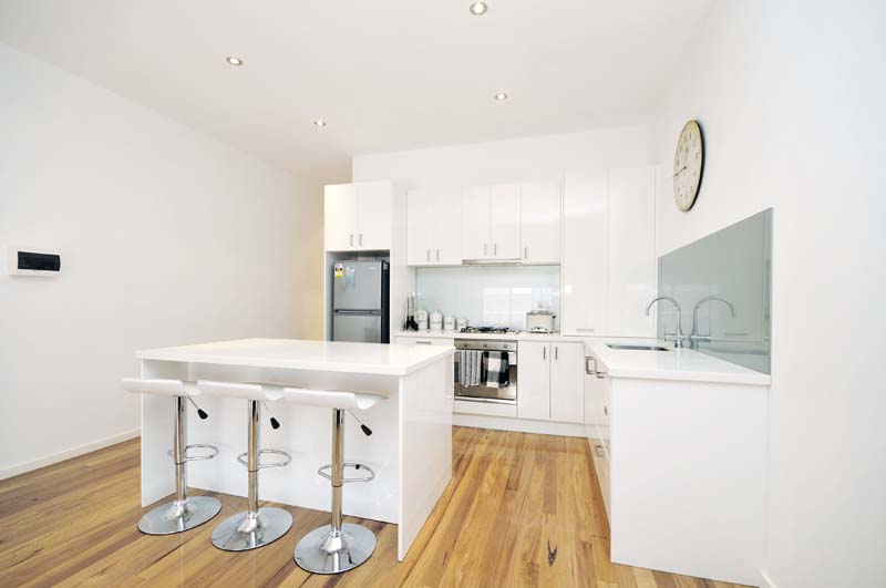 Enticing blend of comfort & space. Picture 3