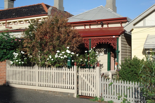 THIS RESTORED SINGLE FRONTED VICTORIAN WEATHERBOARD HOME Picture