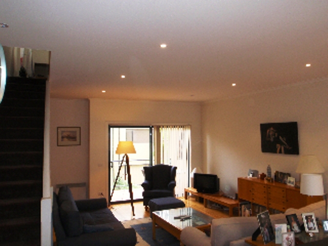 TRI-LEVEL EXECUTIVE STYLE TOWNHOUSE Picture