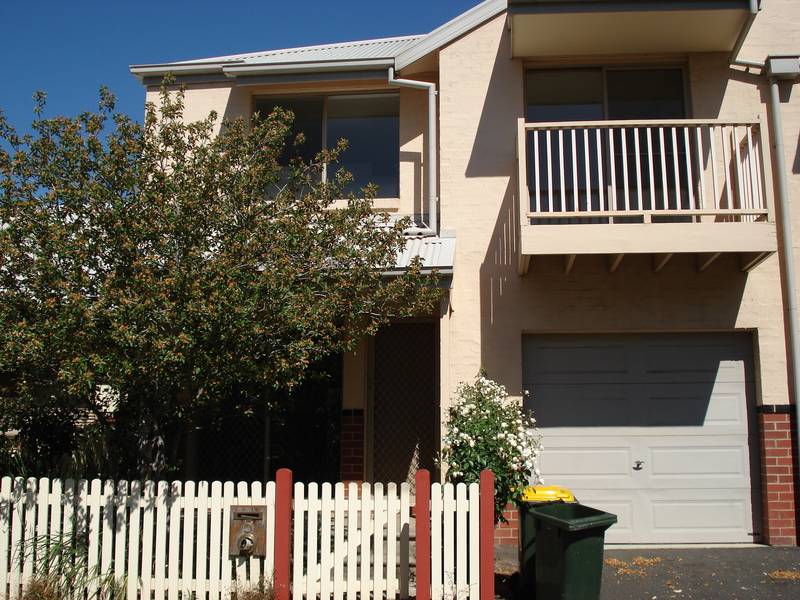 WELL PRESENTED DOUBLE STOREY TOWNHOUSE. Picture 1