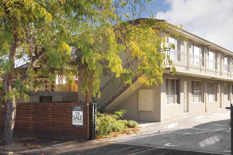 Chic Inner city Living Picture 2