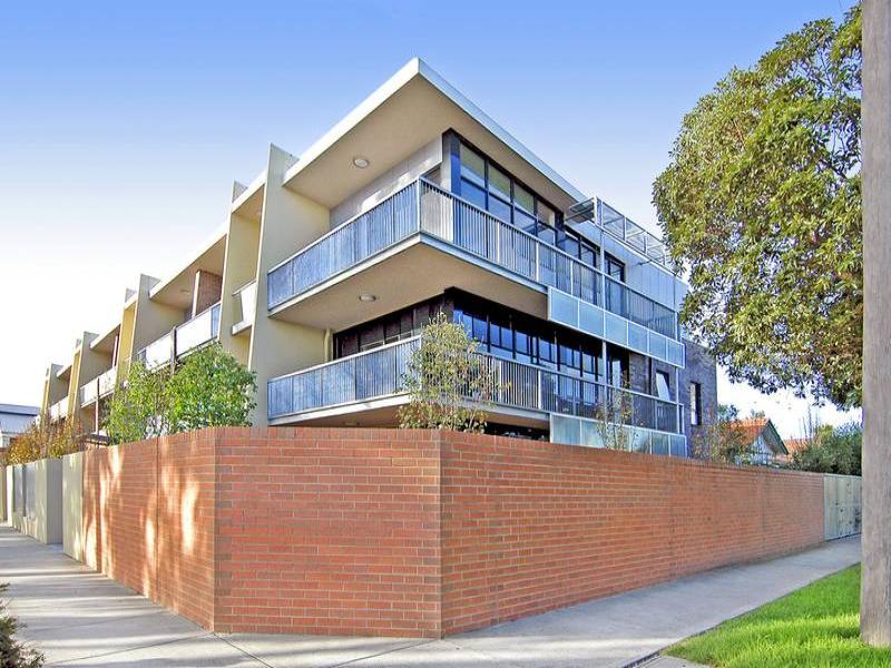 Light-filled top floor apartment. Picture 2