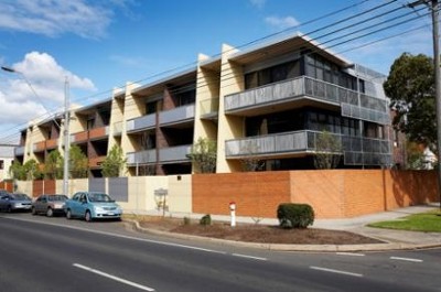 Light-filled top floor apartment. Picture