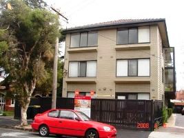 IMMACULATE 1ST FLR APARTMENT IN WELL MAINTAINED BOUTIQUE BLOCK OF ONLY 12. Picture 1