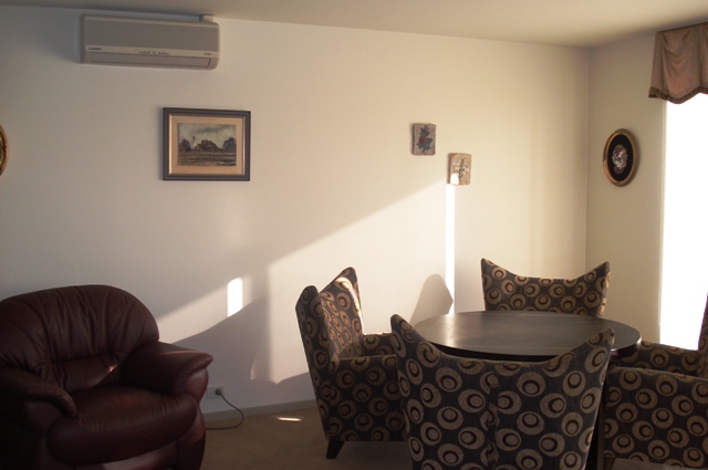 STUNNING SUB-PENTHOUSE APARTMENT Picture 3