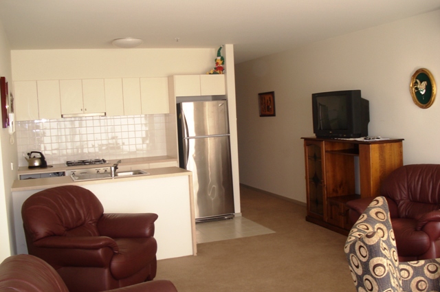 STUNNING SUB-PENTHOUSE APARTMENT Picture 1