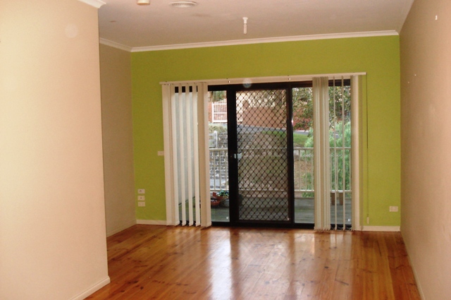 FABULOUS REFURBISHED TRI-LEVEL TOWNHOUSE Picture