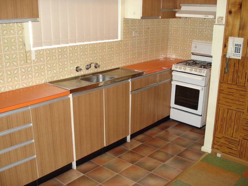 COZY & AFFORDABLE HOME IN THE HEART OF ASCOT VALE Picture 3