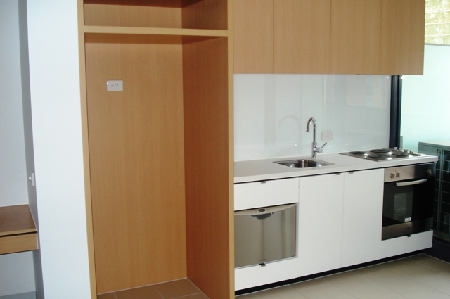 CITY LIVING AT ITS BEST ! Picture 3