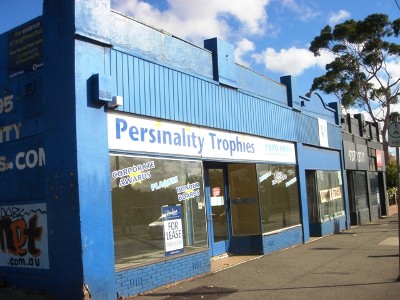 WELL PRESENTED WITH GREAT EXPOSURE TO MARIBYRNONG ROAD Picture