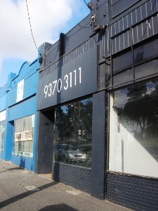 WELL PRESENTED WITH GREAT EXPOSURE TO MARIBYRNONG ROAD Picture