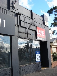 WELL PRESENTED WITH GREAT EXPOSURE TO MARIBYRNONG ROAD Picture