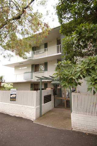 IMMACULATE 1 BEDROOM APARTMENT WITH SECURITY ENTRANCE. Picture 2