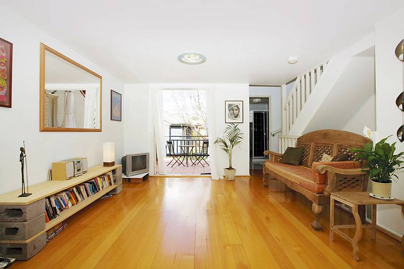 Trendy Lifestyle in City Fringe Locale Picture 3