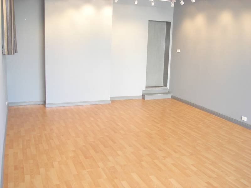 OLDER STYLE SHOP IN POPULAR LOCALE. Picture