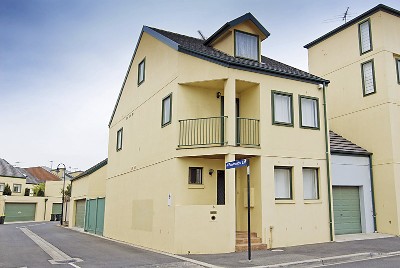 Spacious Versatility in City Fringe Locale Picture