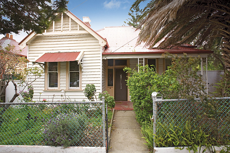 Discover Period Beauty in City Fringe Locale Picture 3