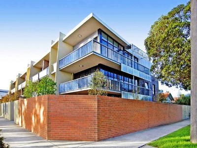 LIGHT FILLED MODERN GROUND FLOOR APARTMENT Picture