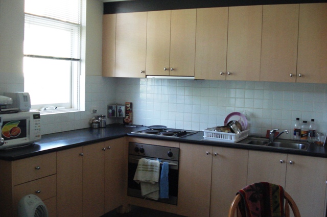 WELL LOCATED ONE BEDROOM REFURBISHED APARTMENT Picture 1