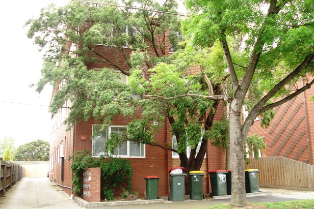 SPACIOUS GROUND FLOOR APARTMENT Picture 1