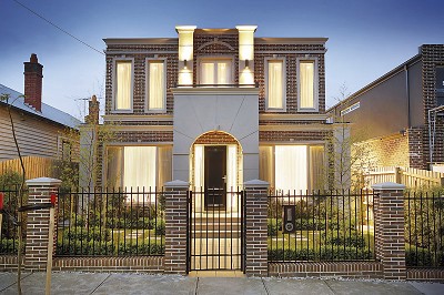 Luxurious Lifestyle in Blue Chip Locale Picture Luxurious Lifestyle in Blue Chip Locale Picture