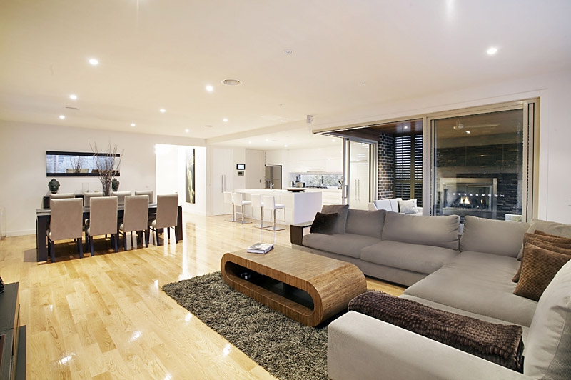 Luxurious Lifestyle in Blue Chip Locale Picture 2