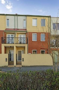 LUXURIOUS LIFESTYLE IN PARKLAND PRECINCT Picture LUXURIOUS LIFESTYLE IN PARKLAND PRECINCT Picture