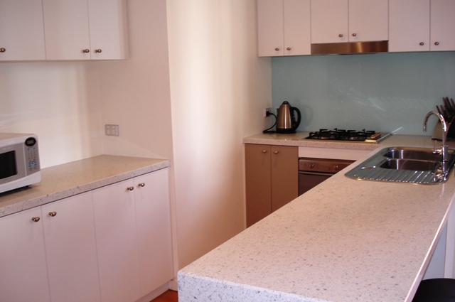 MODERN AND WELL LOCATED Picture 3