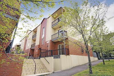 City Fringe Lifestyle with Parkland Setting Picture City Fringe Lifestyle with Parkland Setting Picture