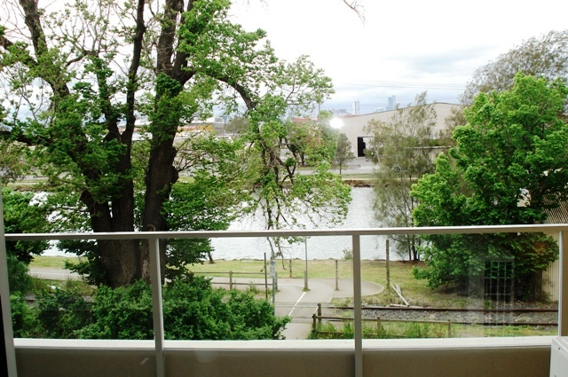 RELAX AND WATCH THE WORLD GO BY Picture 2