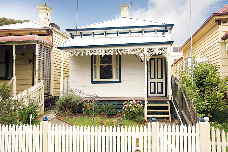 Victorian Grace, Contemporary Living Picture 1