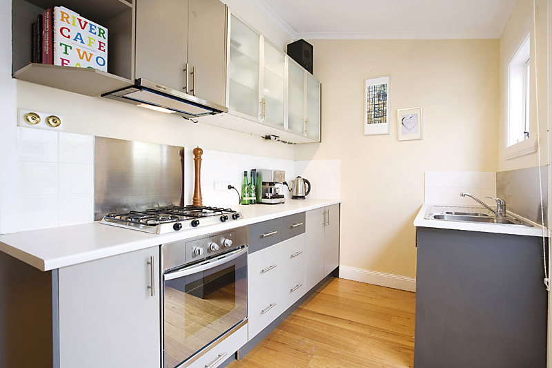 Victorian Grace, Contemporary Living Picture 3