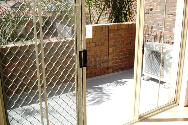 MODERN & LIGHT FILLED Picture 3