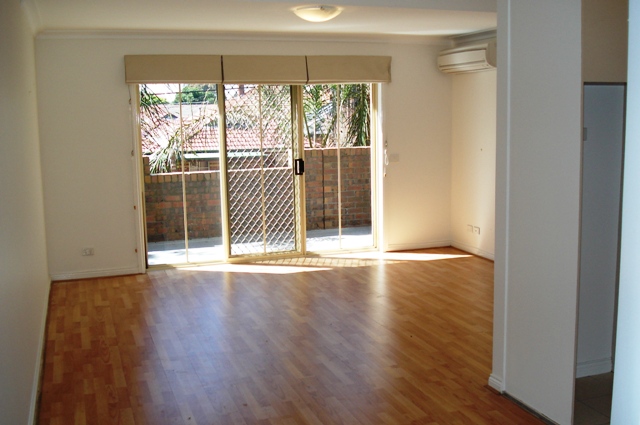 MODERN & LIGHT FILLED Picture 2