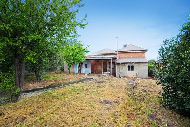 Extraordinary Potential in Superb Locale Picture 3