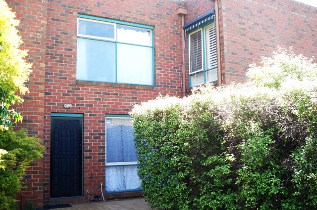 SITUATED IN AN EXCELLENT INNER CITY LOCATION Picture 2