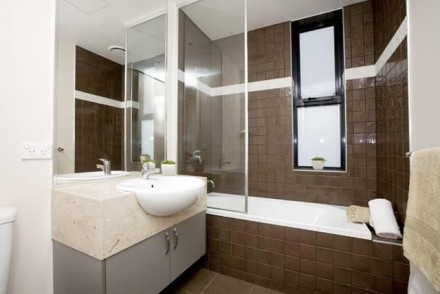 LIGHT FILLED MODERN GROUND FLOOR APARTMENT Picture 3