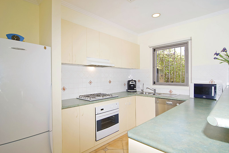 Tempting Townhouse in Top Locale Picture 2