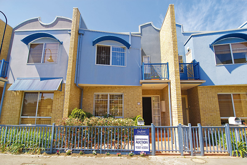 Tempting Townhouse in Top Locale Picture 1